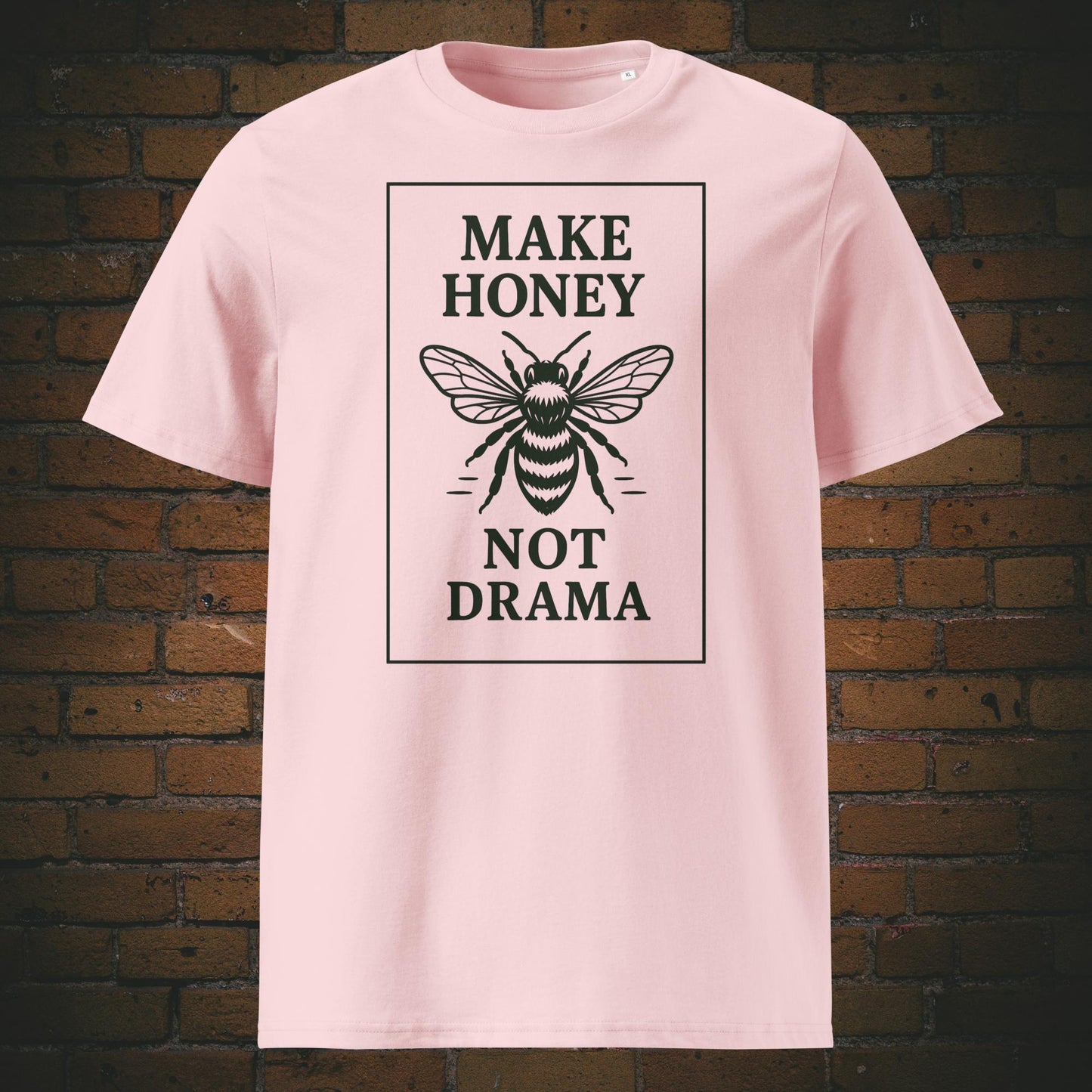 T-Shirt mit dem Krafttier Biene und Spruch - Design in Schwarz - Shirtfarbe: Rosa