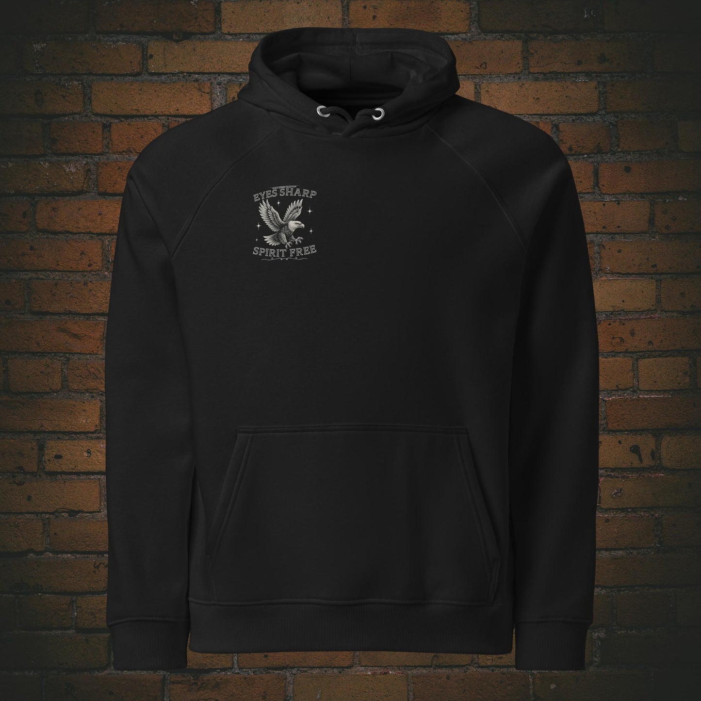 Weißer Adler mit Spruch Eyes Sharp Spirit Free - Druck auf schwarzen Bio Hoodie Unisex Schwarz - Krafttier Kollektion - Druck auf der Brust rechts