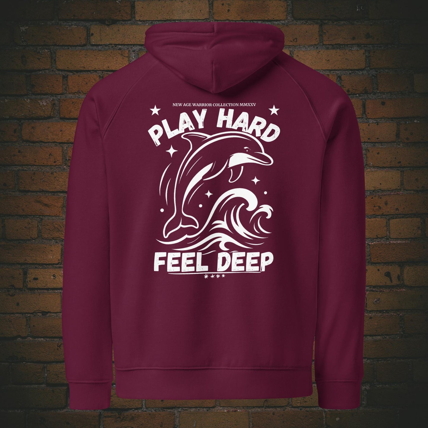 Play Hard Feel Deep weiss – Delfin Krafttier Bio Hoodie Unisex - Druck auf dem Rücken - Kapuzenpullover in der Farbe: weinrot