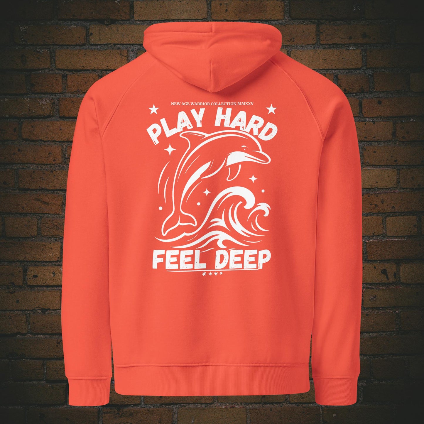 Play Hard Feel Deep weiss – Delfin Krafttier Bio Hoodie Unisex - Druck auf dem Rücken - Kapuzenpullover in der Farbe: orange