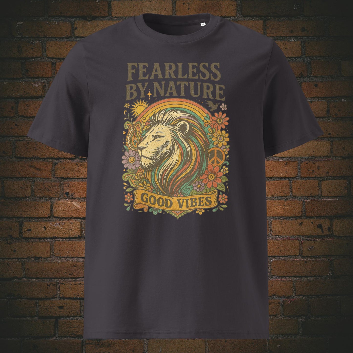 Löwenkopf mit Blumen im Hippie Style und Spruch - T-Shirt hat die Farbe: anthrazit