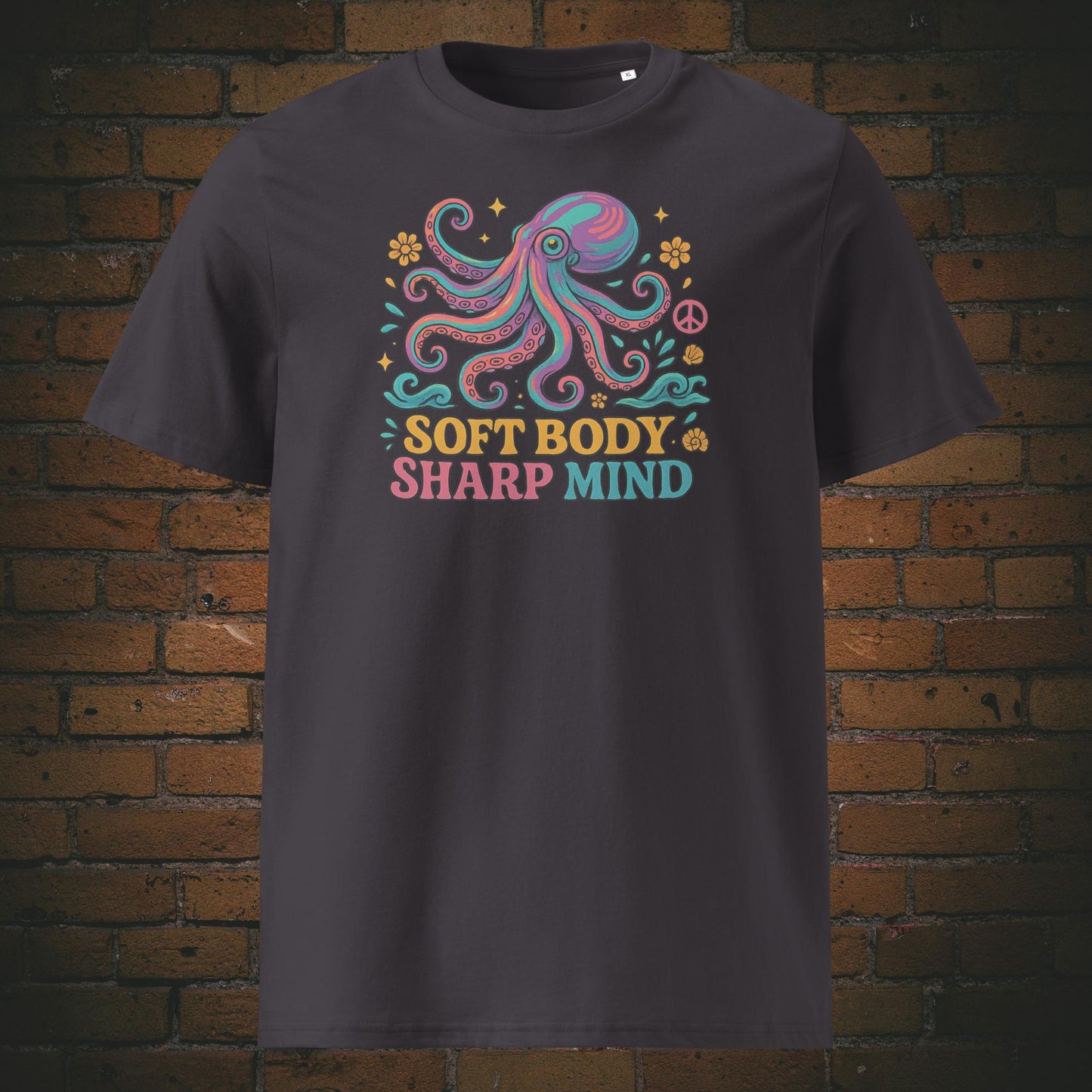 Buntes Octopus - Hippie Stil - Blumen und Schriftzug - Gedruckt auf T-Shirt in der Farbe: anthrazit