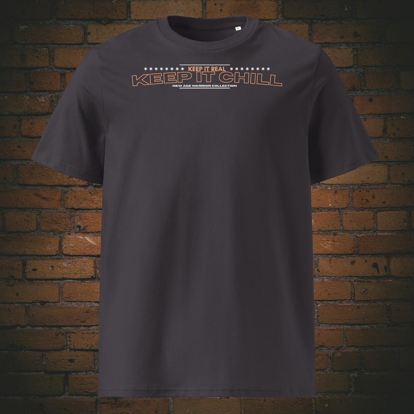 Bedrucktes T-Shirt mit Spruch in oranger weisser Schrift - BIO Baumwolle in antharziter Farbe