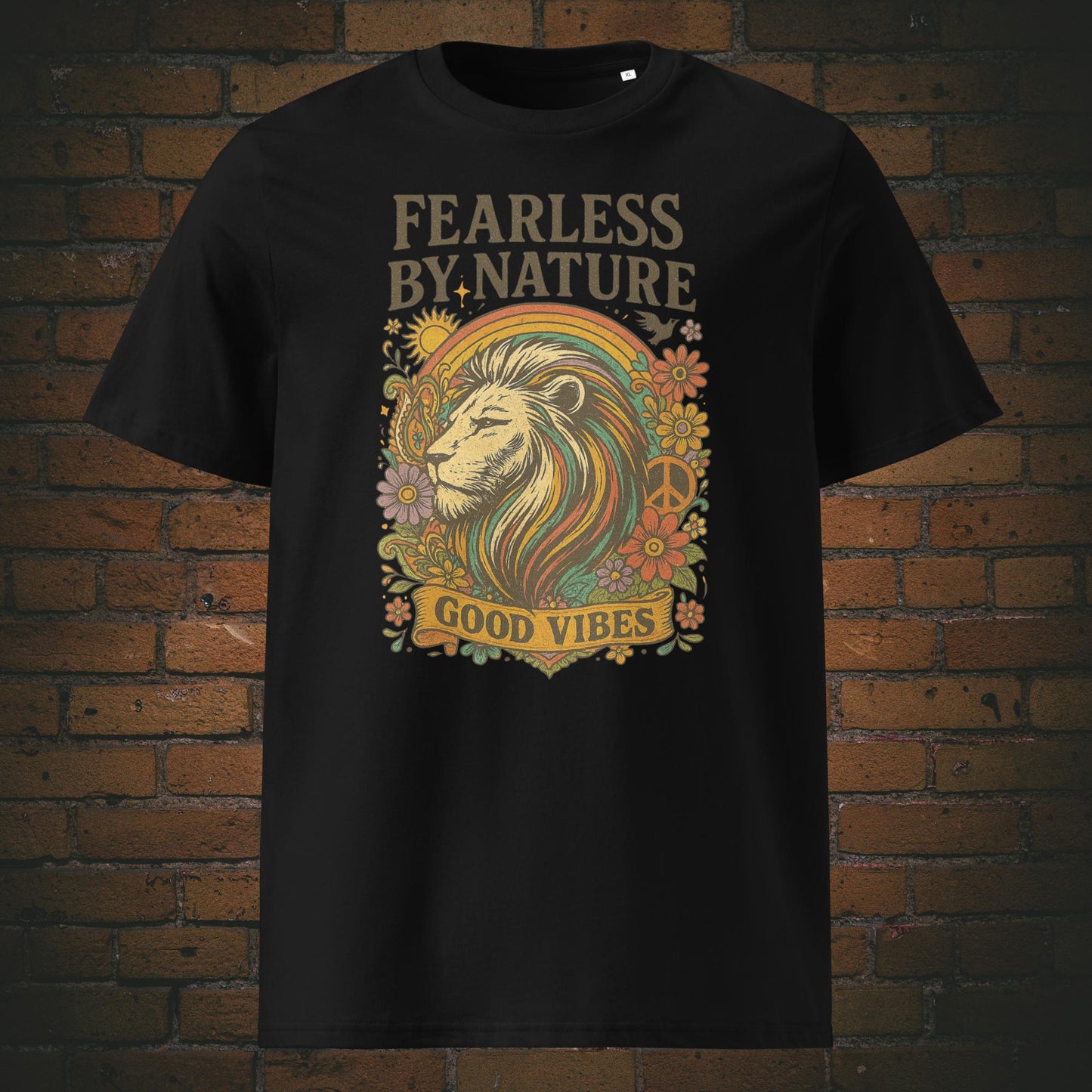 Löwenkopf mit Blumen im Hippie Style und Spruch - T-Shirt hat die Farbe: schwarz