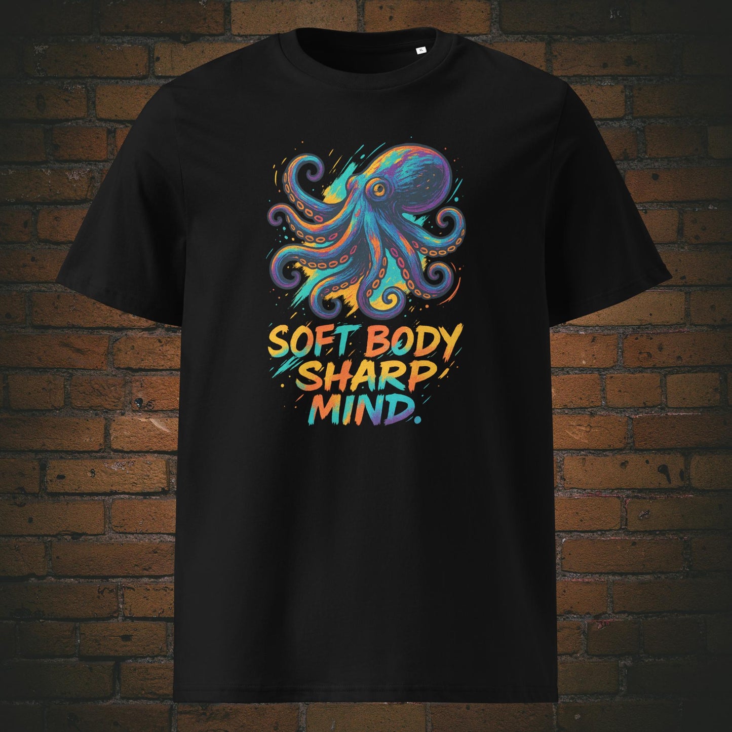 Octopus in kräftigen Farben auf Streetart Stil - Schriftzug bunt - Druck auf schwarzen t-Shirt