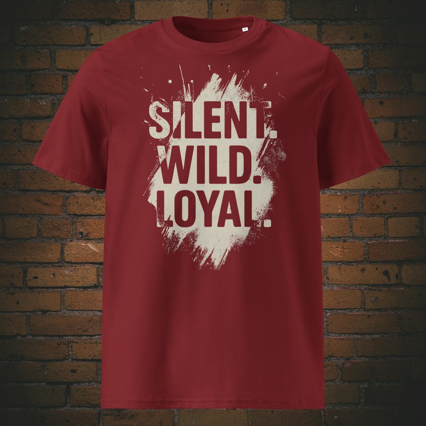 Modernes Statement-T-Shirt in weinrot mit kontrastreichem Typografie-Design und kraftvollen Worten, ideal für starke Persönlichkeiten.