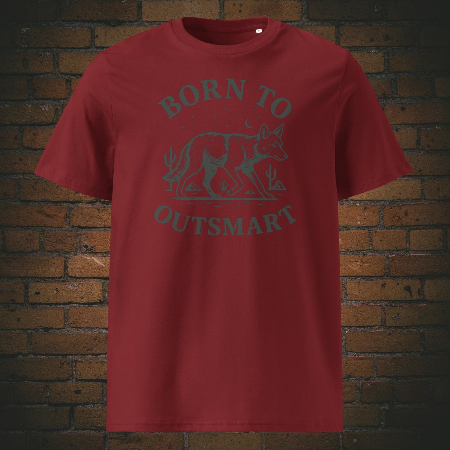 Minimalistisches Coyote Shirt mit Spruch - gedruckt auf Bio-Baumwolle - T-Shirt Farbe: weinrot