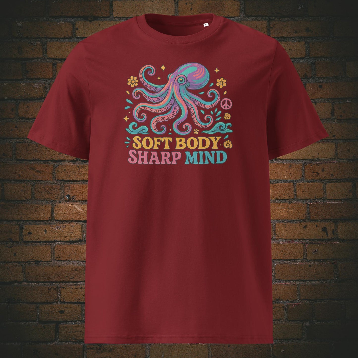 Buntes Octopus - Hippie Stil - Blumen und Schriftzug - Gedruckt auf T-Shirt in der Farbe: weinrot