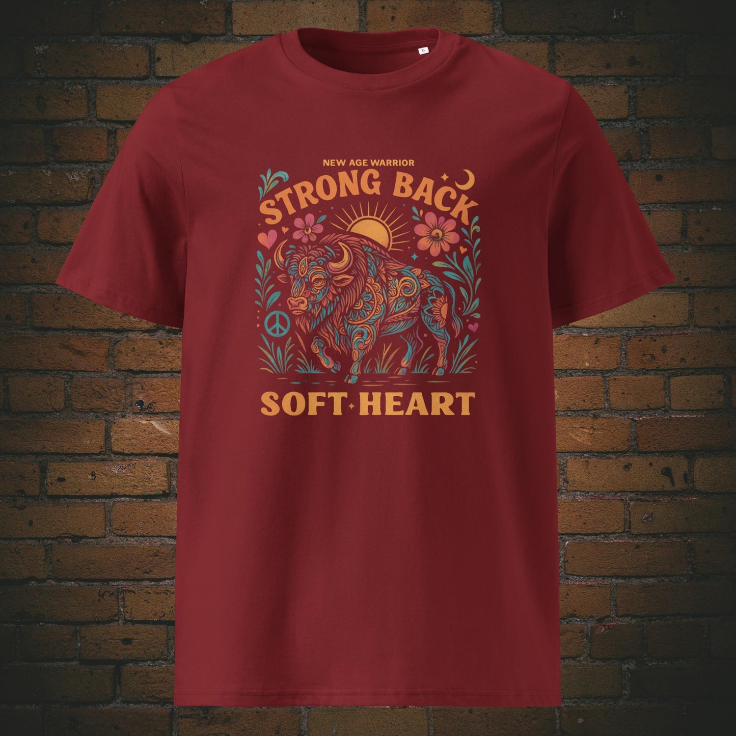 Buntes Bio-Shirt mit bunten Büffel und Schriftzug - gedruckt auf weinroten T-Shirt