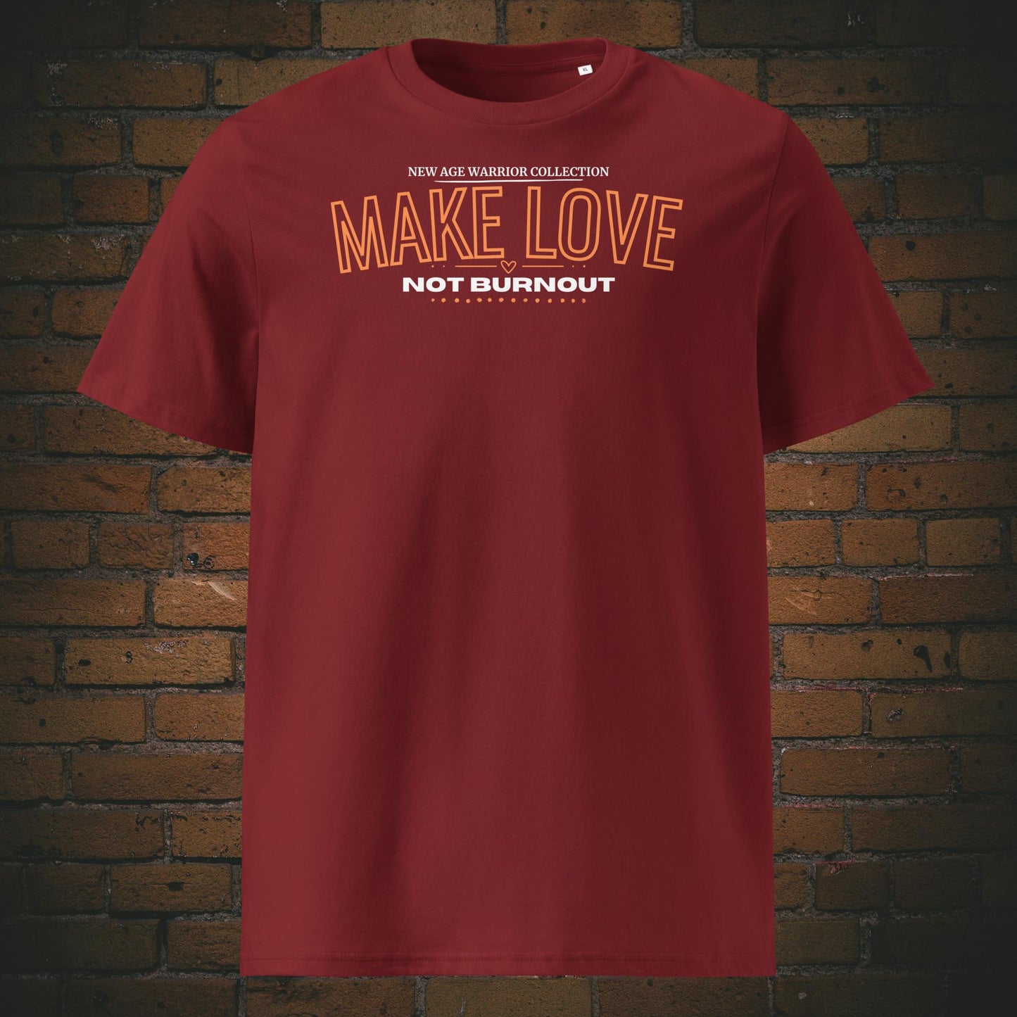 Spruch Bio-Baumwoll T-Shirt Unisex mit Schrift in weiß und orange - gedruckt auf weinroter Farbe