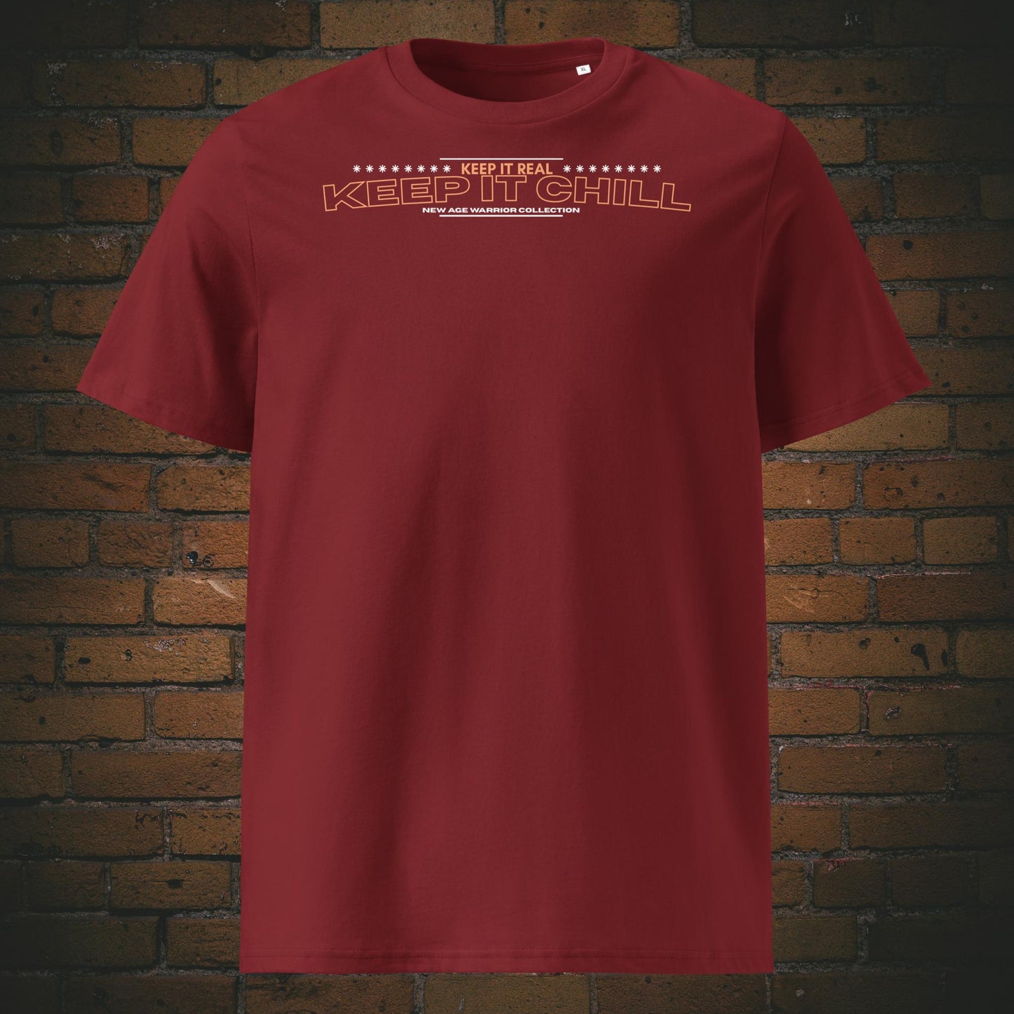 Bedrucktes T-Shirt mit Spruch in oranger weisser Schrift - BIO Baumwolle in weinroter Farbe