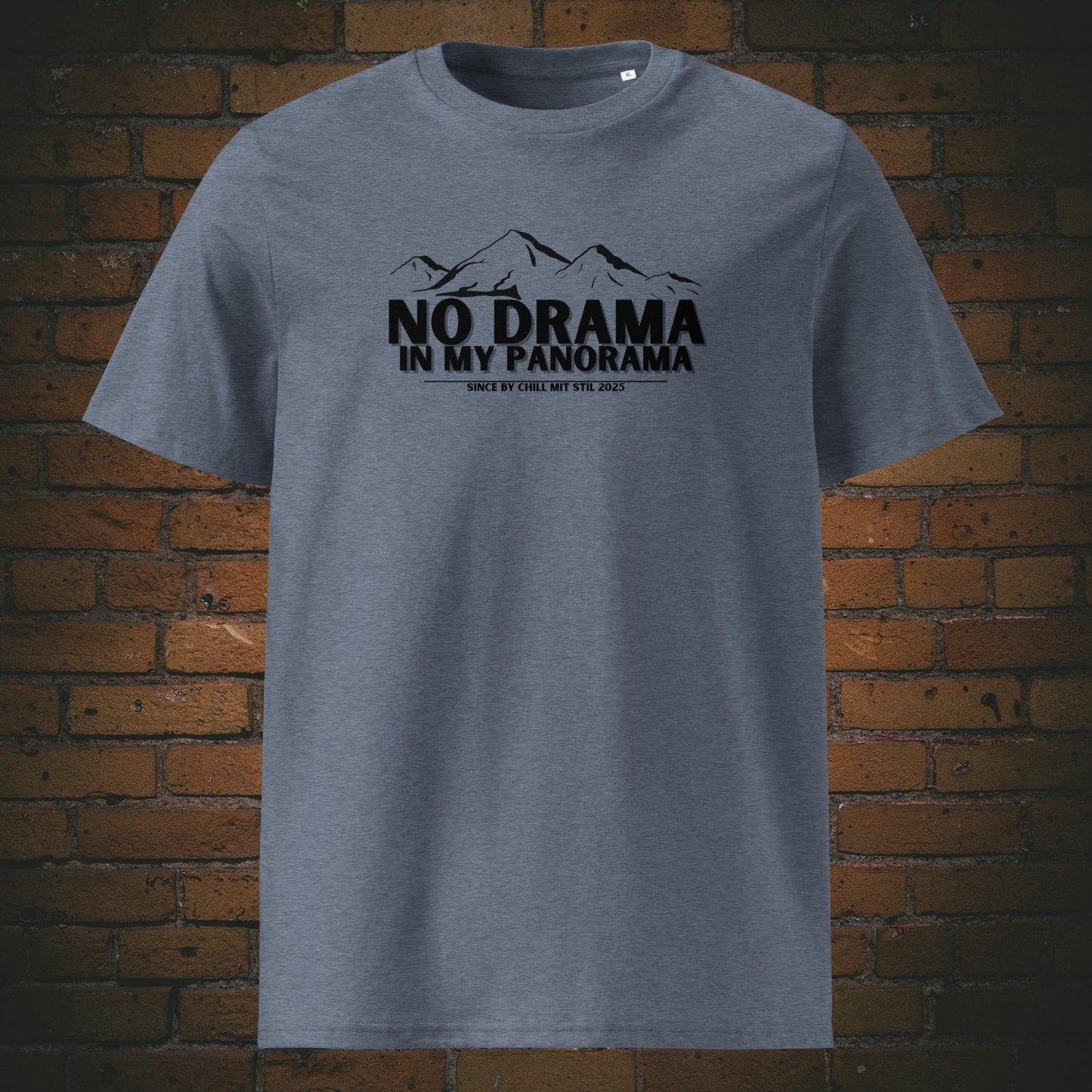 No Drama Shirt, Panorama T-Shirt, Bio Shirt mit Bergmotiv, Fair Fashion Natur, Achtsamkeit Kleidung, Statement Shirt Berge, Nachhaltige Streetwear, Unisex Shirt mit Spruch, Veganes T-Shirt mit Print, Slow Living Mode, GOTS zertifiziertes Shirt, Outdoor Shirt fair produziert, Shirt für Freigeister, Bio Baumwollshirt Natur, T-Shirt mit Humor