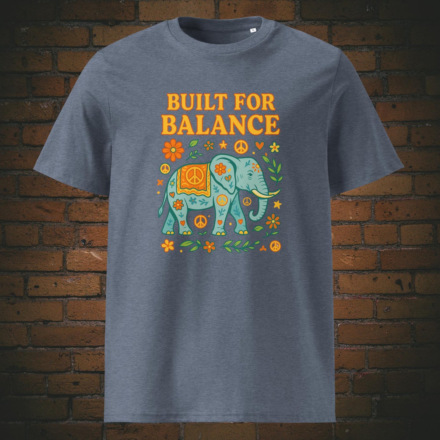 Hippie Shirt mit Elefanten und bunten Elementen und Spruch - T-Shirt hat die Farbe: graublau