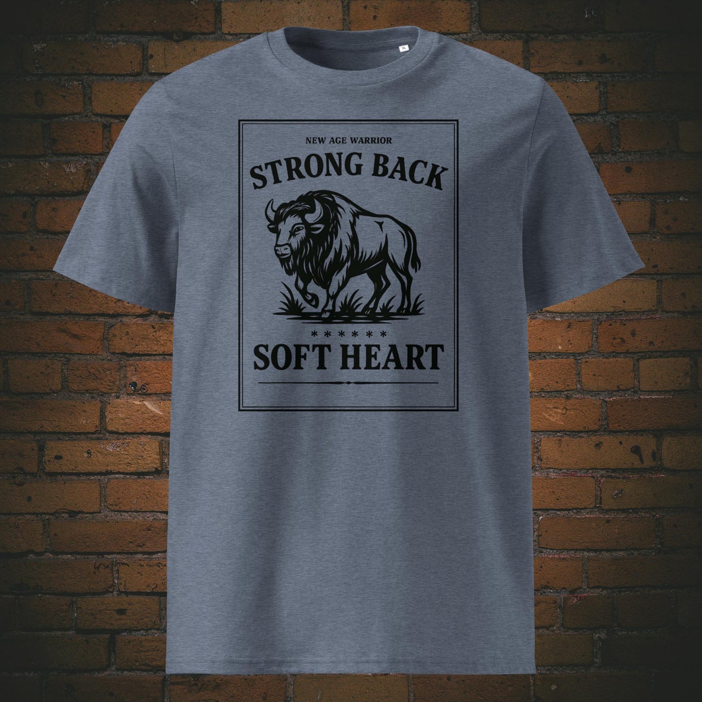 Minimalistischer Büffel in schwarz mit Spruch - Gedruckt auf T-Shirt in der Farbe: graublau