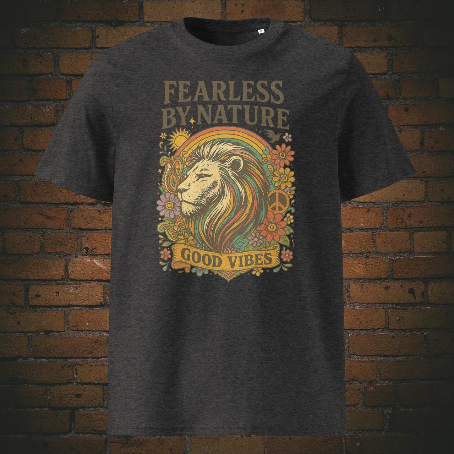 Löwenkopf mit Blumen im Hippie Style und Spruch - T-Shirt hat die Farbe: dunkelgrau