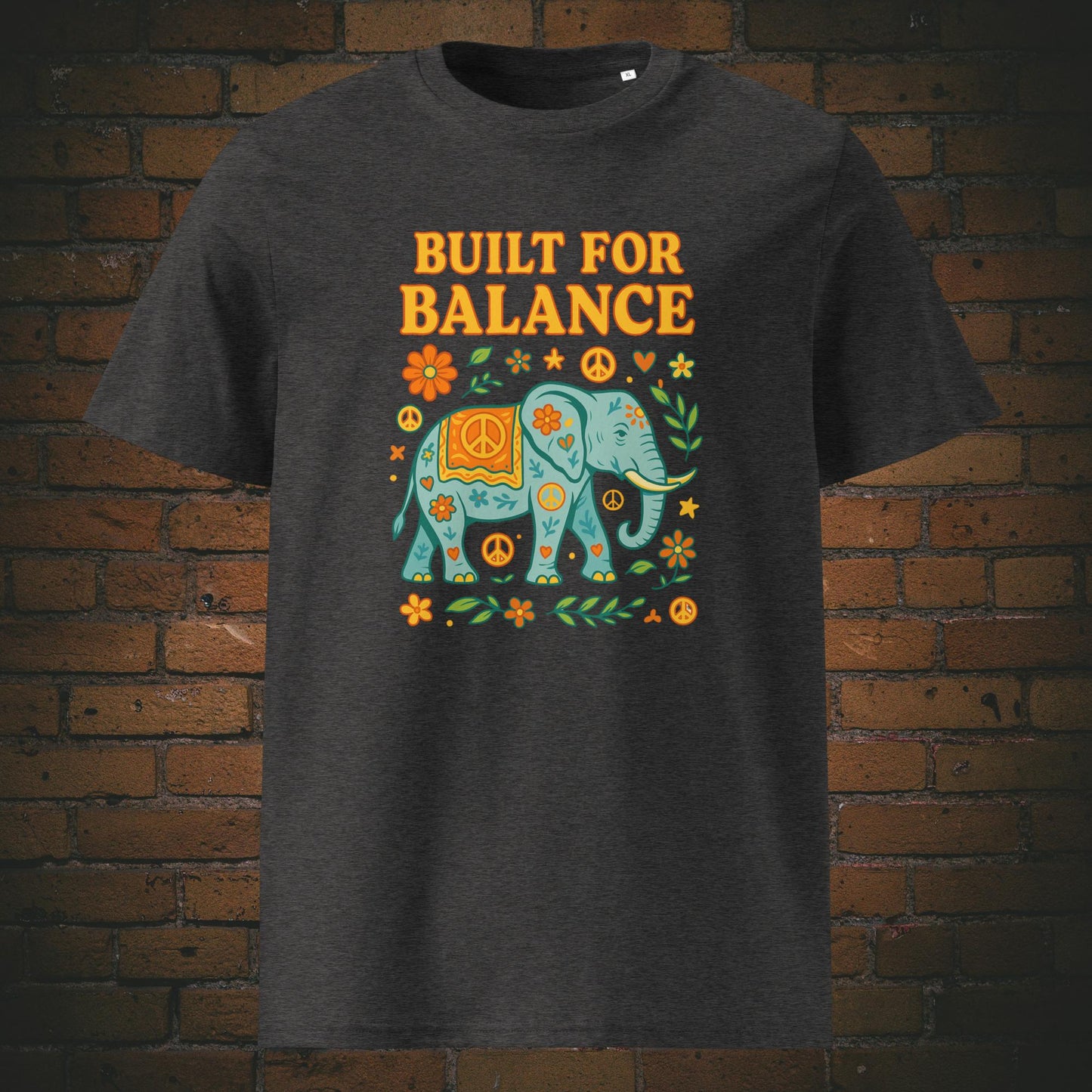 Hippie Shirt mit Elefanten und bunten Elementen und Spruch - T-Shirt hat die Farbe: dunkelgrau