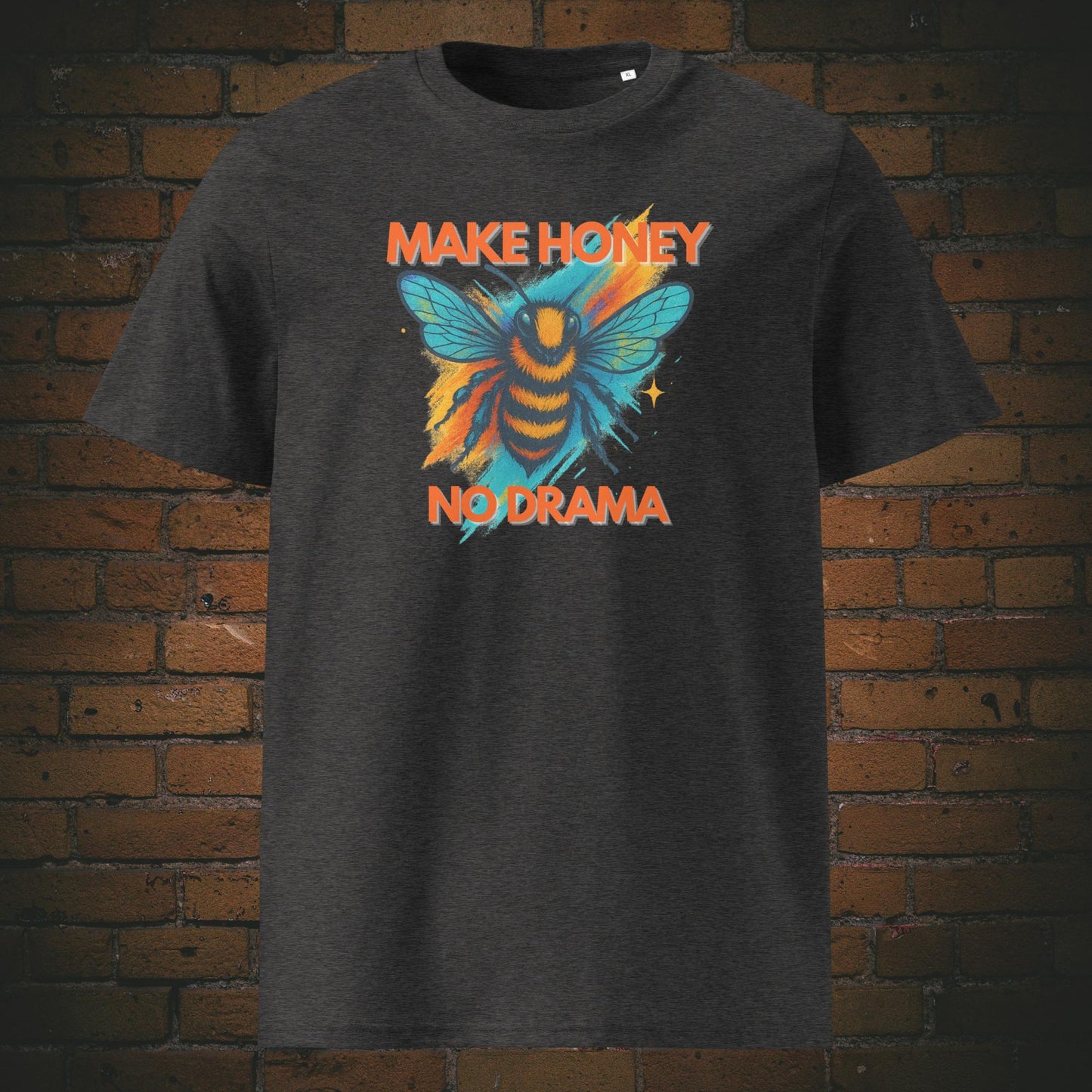 T-Shirt bedruckt mit einer bunten Biene im Urban Stil - Farbe: dunkelgrau