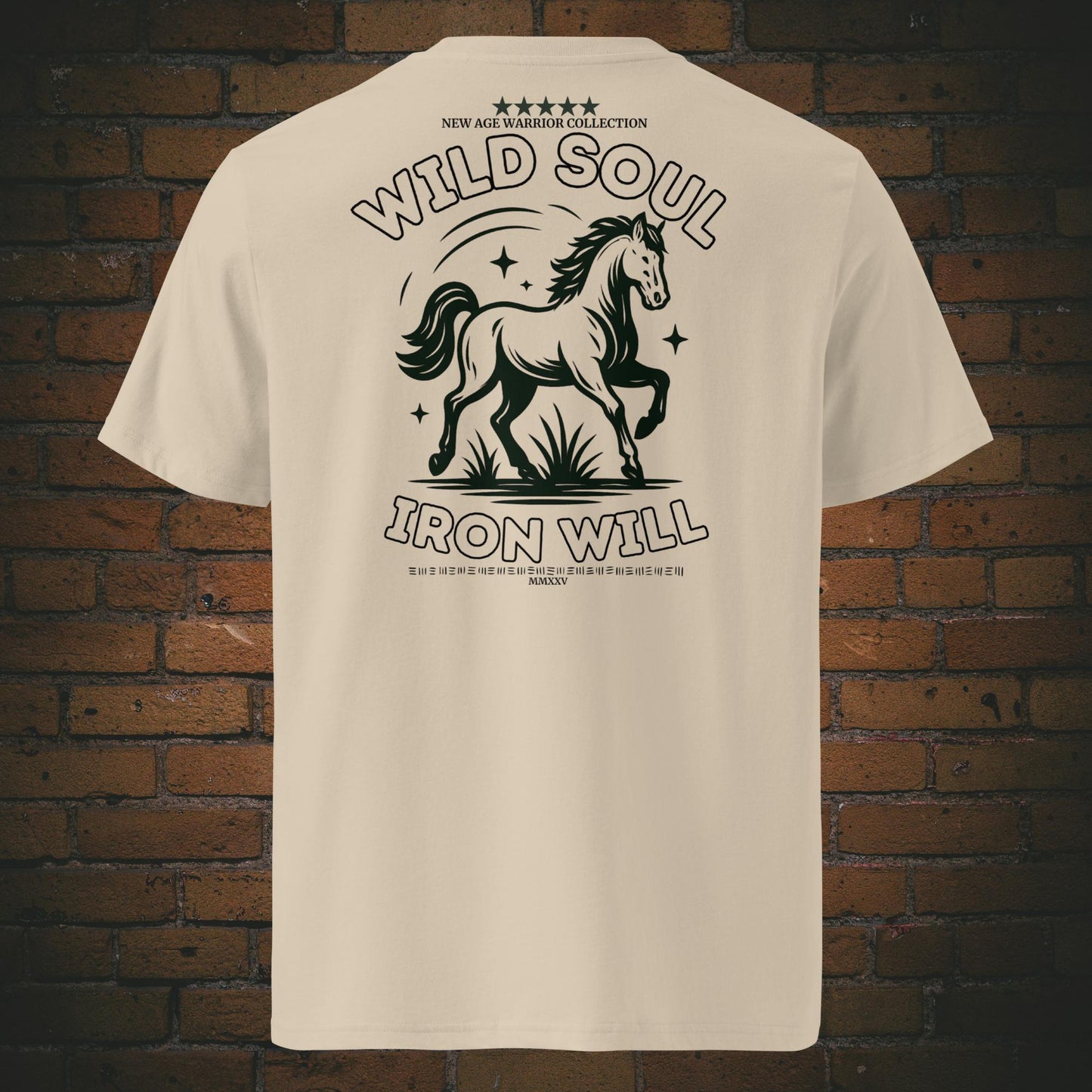 Wild Soul Iron Will – Pferd Krafttier Bio T-Shirt Unisex - Druck auf Bio-Baumwolle in der Farbe: Sandfarben
