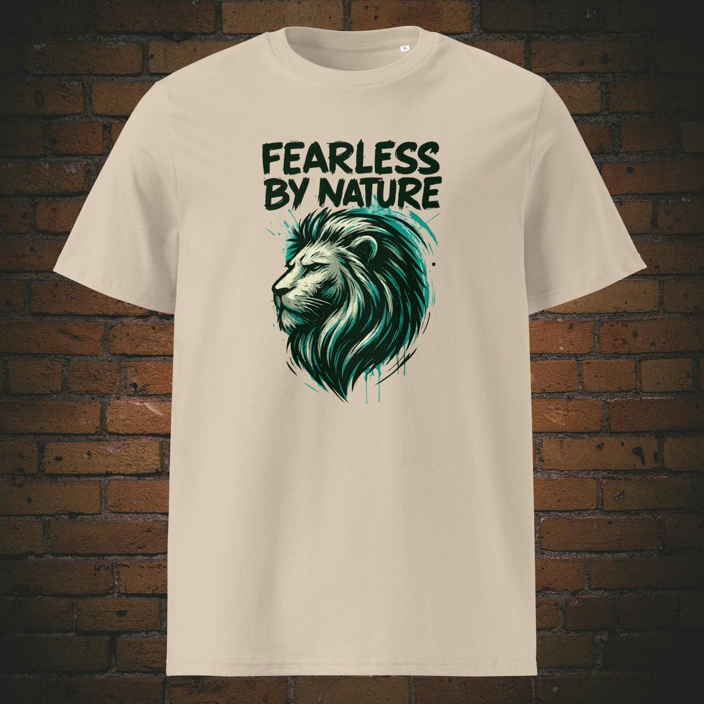 Löwenkopf Shirt mit Spruch - T-Shirt hat die Farbe Sandfarben
