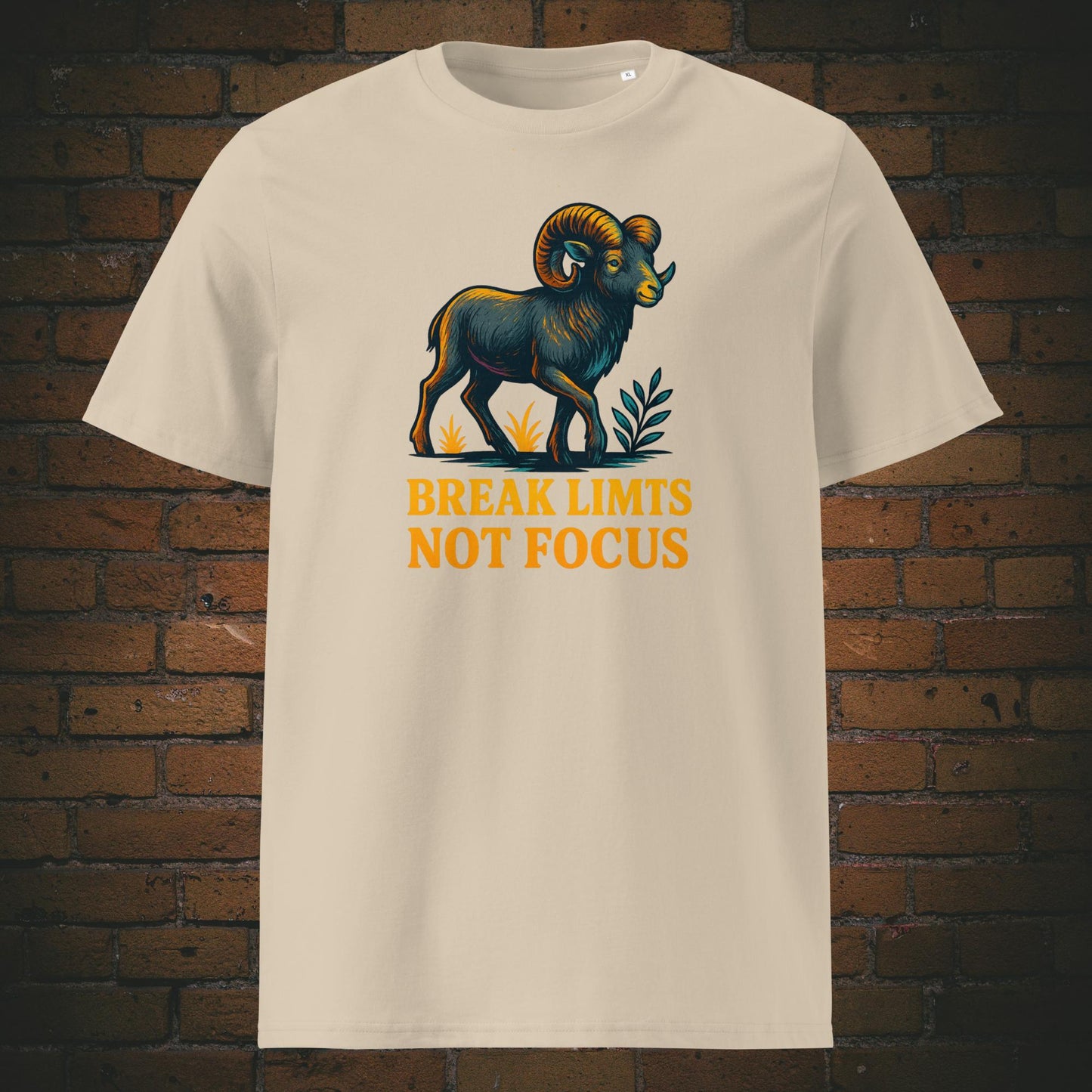 Urban Shirt mit Steinbock und Spruch - gedruckt auf der Farbe Sandfarben