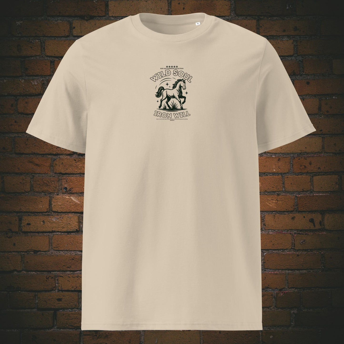 Wild Soul Iron Will – Pferd Krafttier Bio T-Shirt Unisex - Druck Vorderseite auf Bio-Baumwolle in der Farbe: Sandfarben