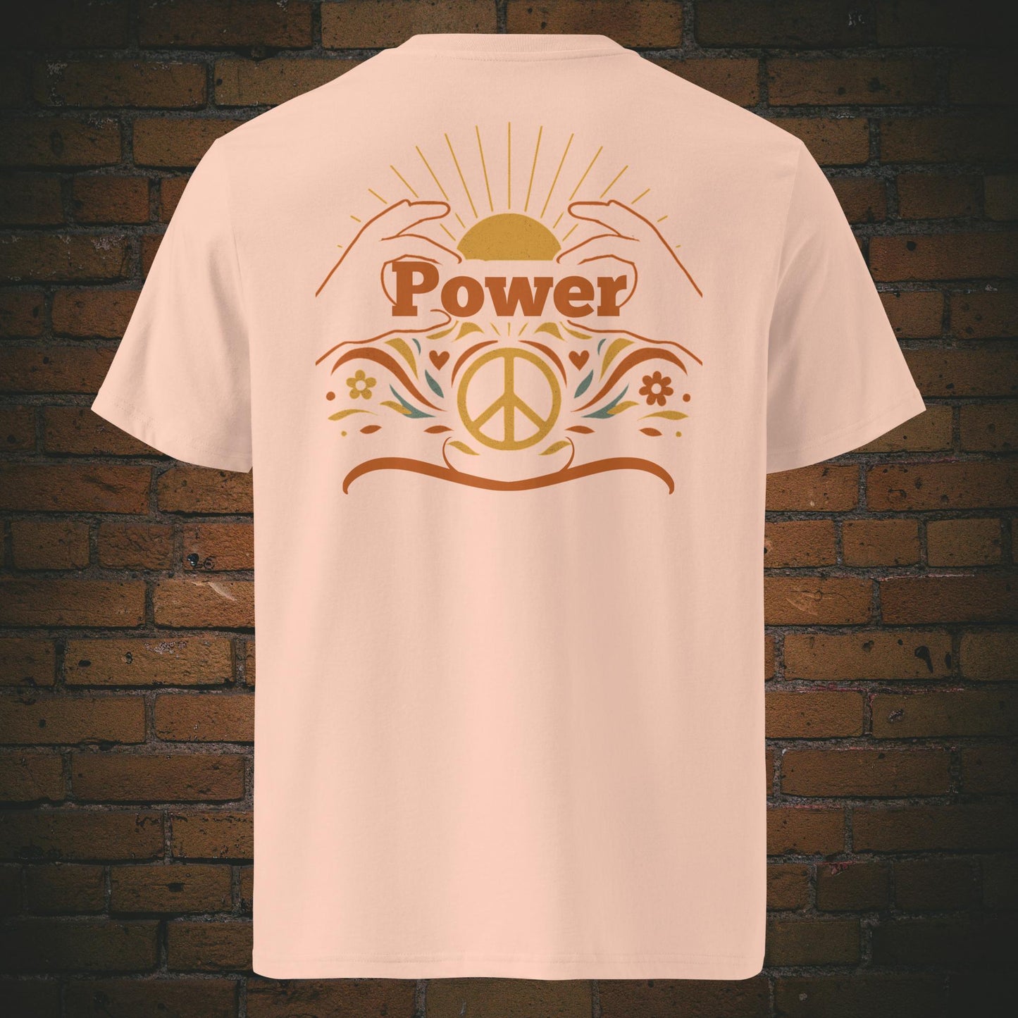 T-Shirts mit Peace-Zeichen, Sonnenaufgang und dem Schriftzug „Power“, umrahmt von floralen Elementen und stilisierten Händen – Front- und Rückenansicht auf hellrosa Shirt