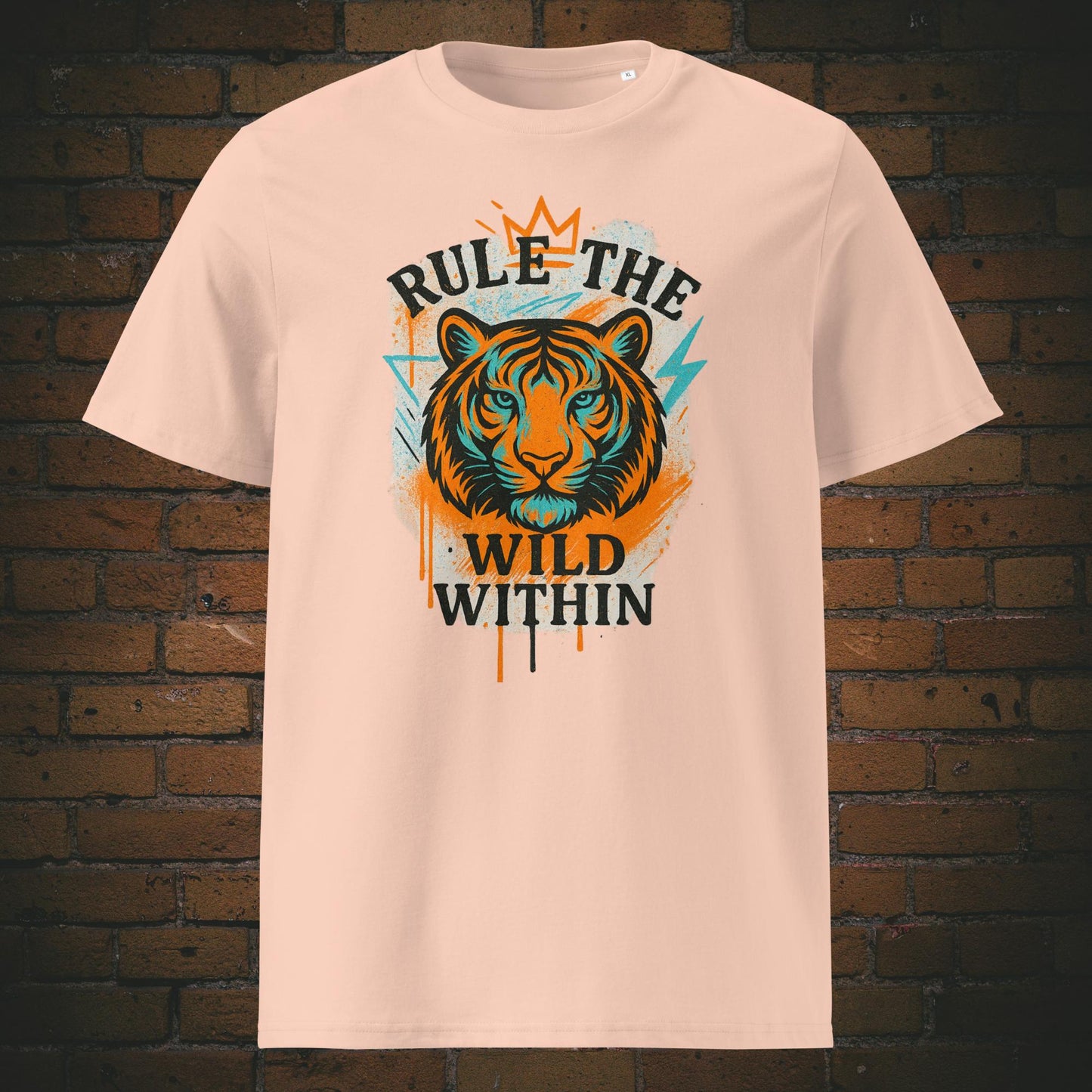 Rule the Wild Within Urban Streetwear Bio-T-Shirt – Tigerdesign in Orange & Türkis, 100 % Bio-Baumwolle, fair produziert, nachhaltiger Streetstyle. Shirtfarbe: Pfirsichfarben