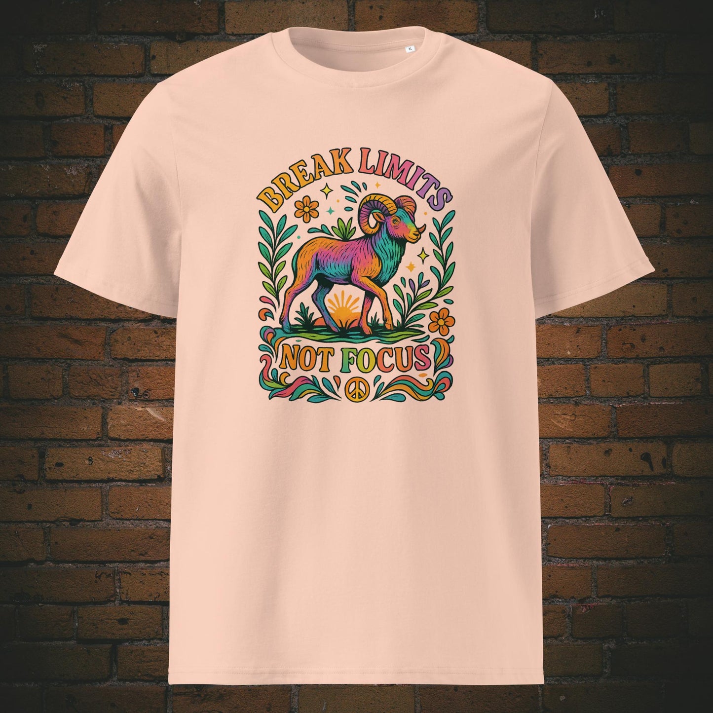 T-Shirt aus der Hippie Kollektion - Steinbock in Bunt und Spruch - gedruckt auf Pfirsichfarbener Bio-Baumwolle