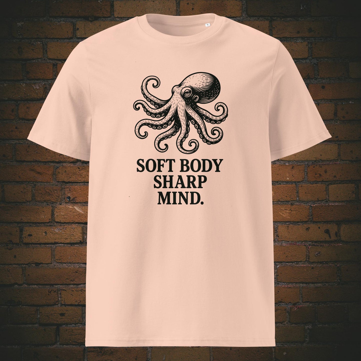T-Shirt mit dem Krafttier Octopus Minimalistisch schwarz auf Baumwolle gedruckt Farbe Pfirsich