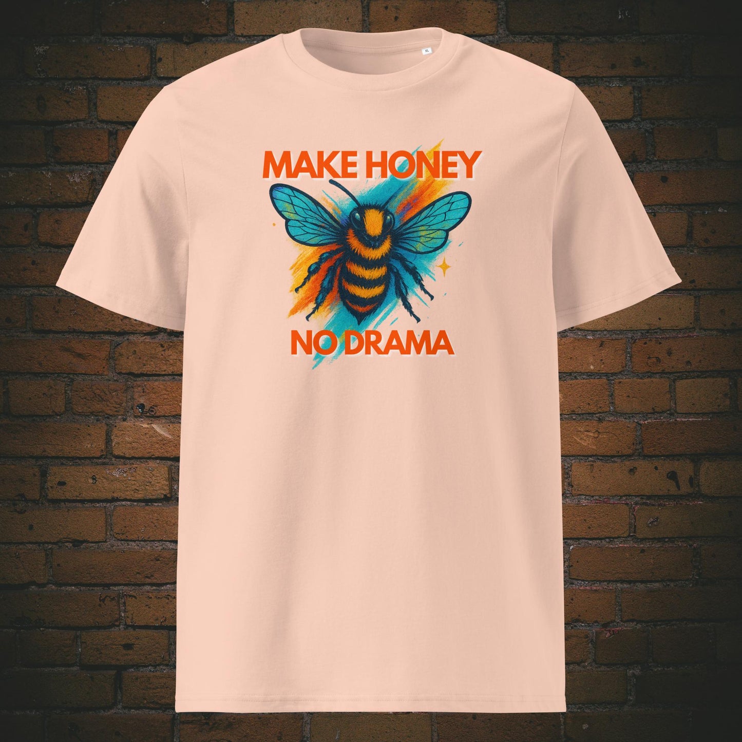 T-Shirt bedruckt mit einer bunten Biene im Urban Stil - Farbe: Pfirsich