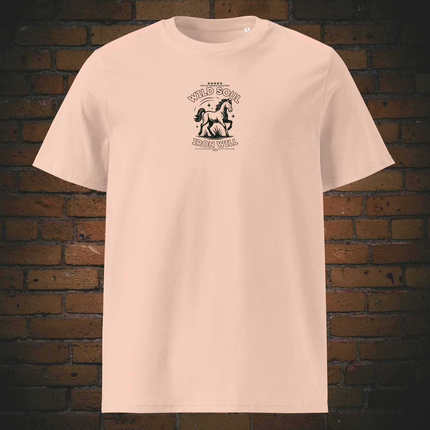 Wild Soul Iron Will – Pferd Krafttier Bio T-Shirt Unisex - Druck Vorderseite auf Bio-Baumwolle in der Farbe: Pfirsichfarben