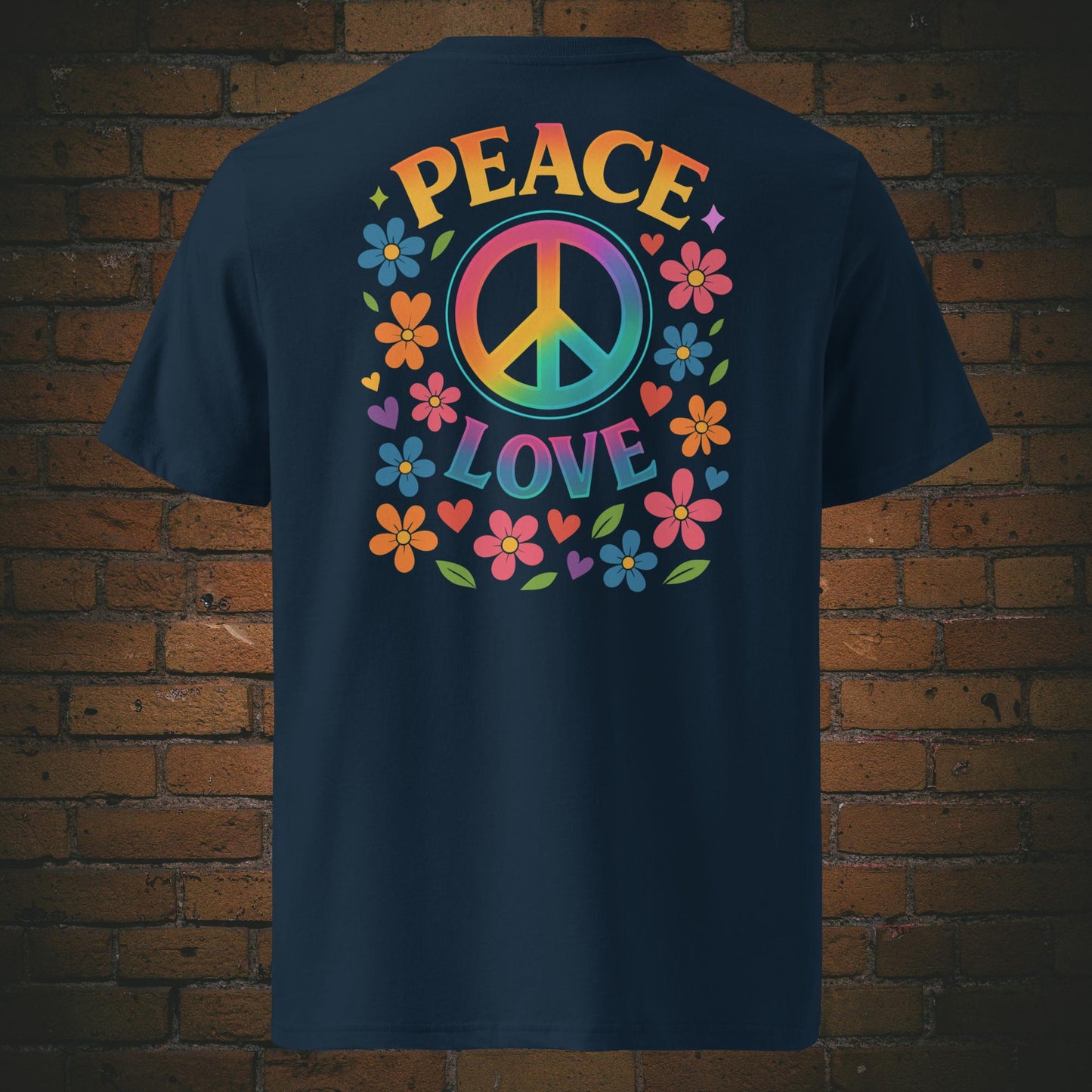 T-Shirts mit buntem Peace-Zeichen und „Peace Love“-Spruch, umgeben von Blumen und Herzen im Hippie-Stil, Front- und Rückenansicht in dunkelblau