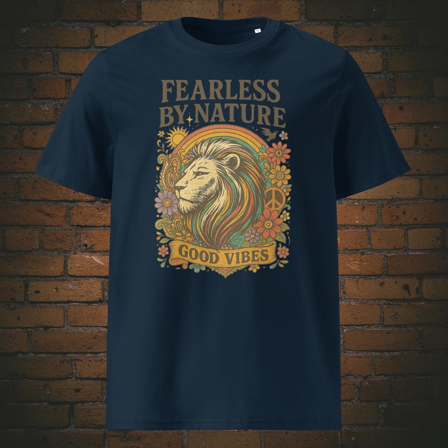 Löwenkopf mit Blumen im Hippie Style und Spruch - T-Shirt hat die Farbe: dunkelblau