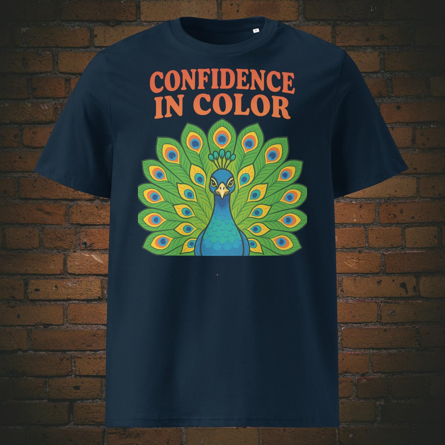 Hippie Pfau Bio-T-Shirt – Confidence in Color Design, bunte Federn - Shirt in der Farbe: dunkelblau