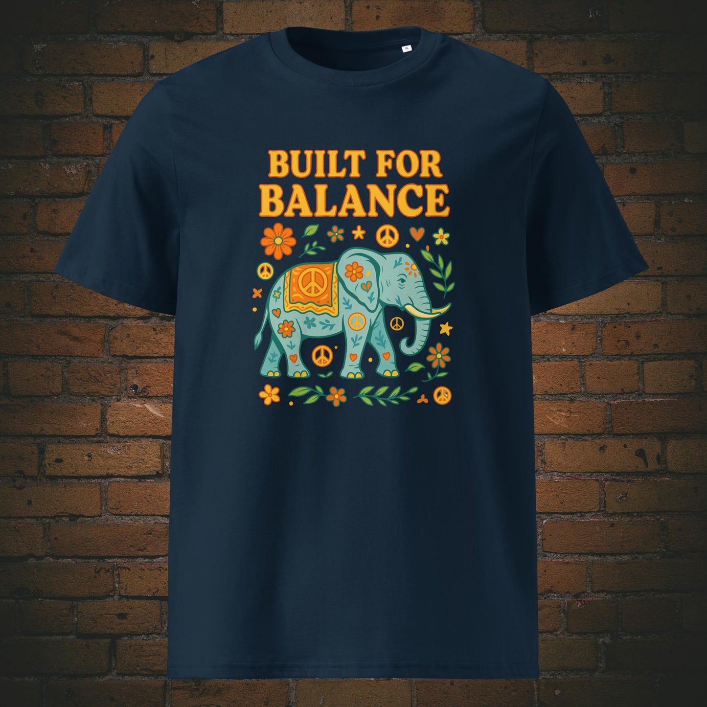 Hippie Shirt mit Elefanten und bunten Elementen und Spruch - T-Shirt hat die Farbe: dunkelblau