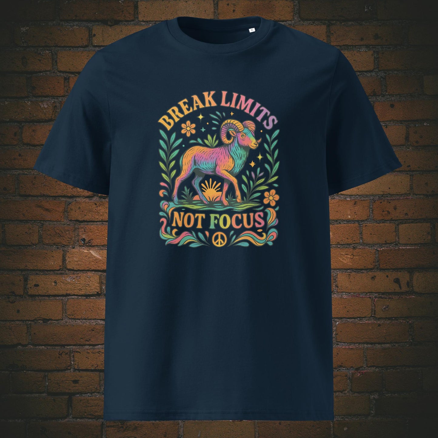 T-Shirt aus der Hippie Kollektion - Steinbock in Bunt und Spruch - gedruckt auf dunkelblauen Bio-Baumwolle