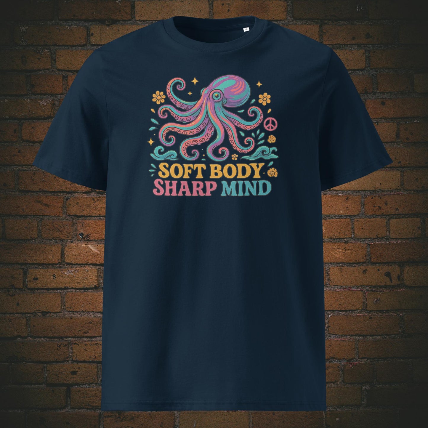Buntes Octopus - Hippie Stil - Blumen und Schriftzug - Gedruckt auf T-Shirt in der Farbe: Rosa