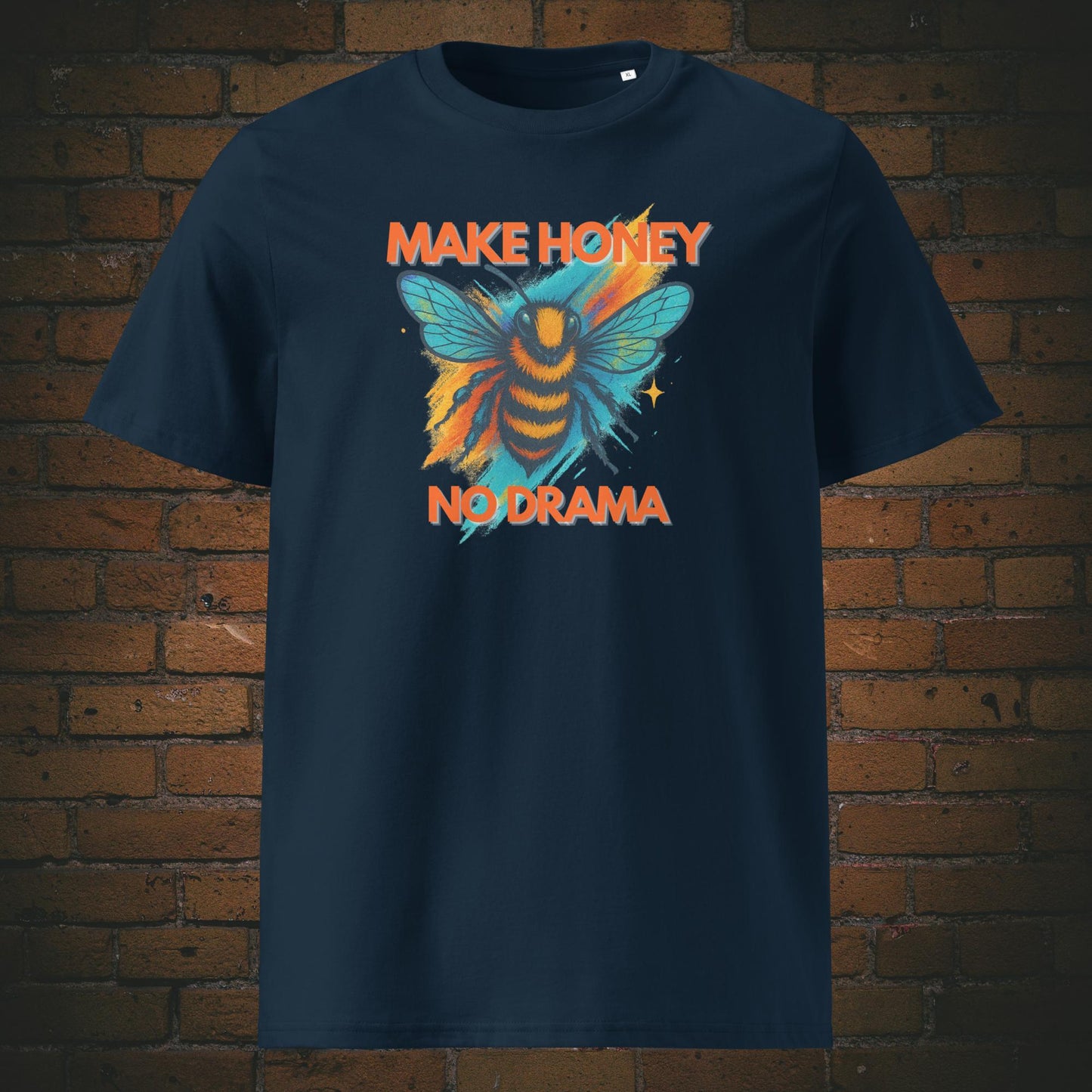 T-Shirt bedruckt mit einer bunten Biene im Urban Stil - Farbe: dunkelblau