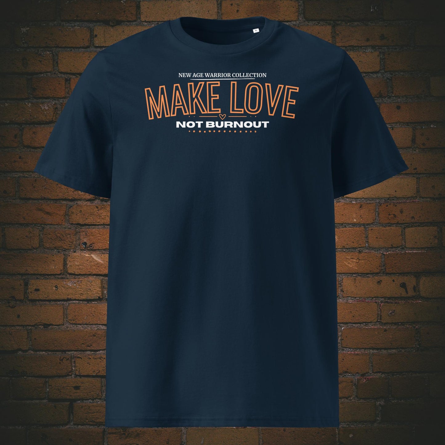 Spruch Bio-Baumwoll T-Shirt Unisex mit Schrift in weiß und orange - gedruckt auf dunkelblauer Farbe
