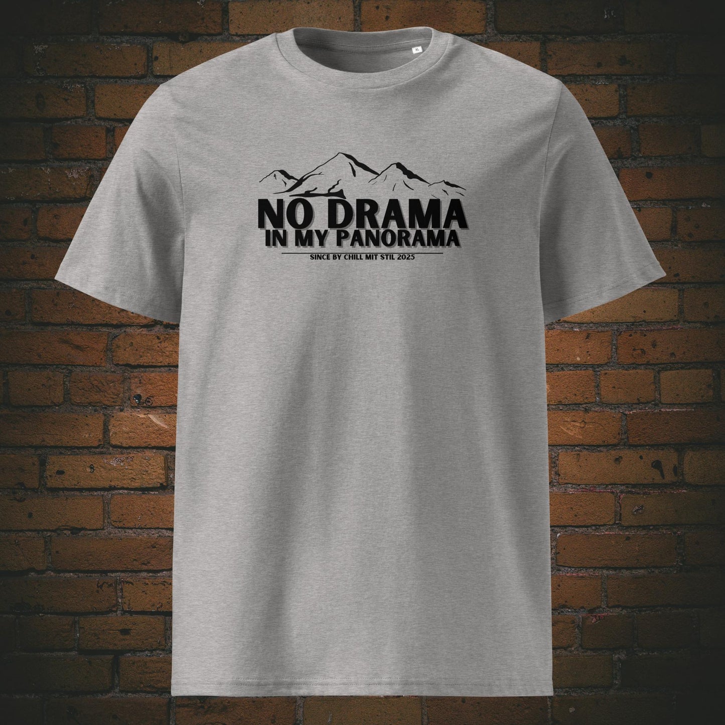 No Drama Shirt, Panorama T-Shirt, Bio Shirt mit Bergmotiv, Fair Fashion Natur, Achtsamkeit Kleidung, Statement Shirt Berge, Nachhaltige Streetwear, Unisex Shirt mit Spruch, Veganes T-Shirt mit Print, Slow Living Mode, GOTS zertifiziertes Shirt, Outdoor Shirt fair produziert, Shirt für Freigeister, Bio Baumwollshirt Natur, T-Shirt mit Humor