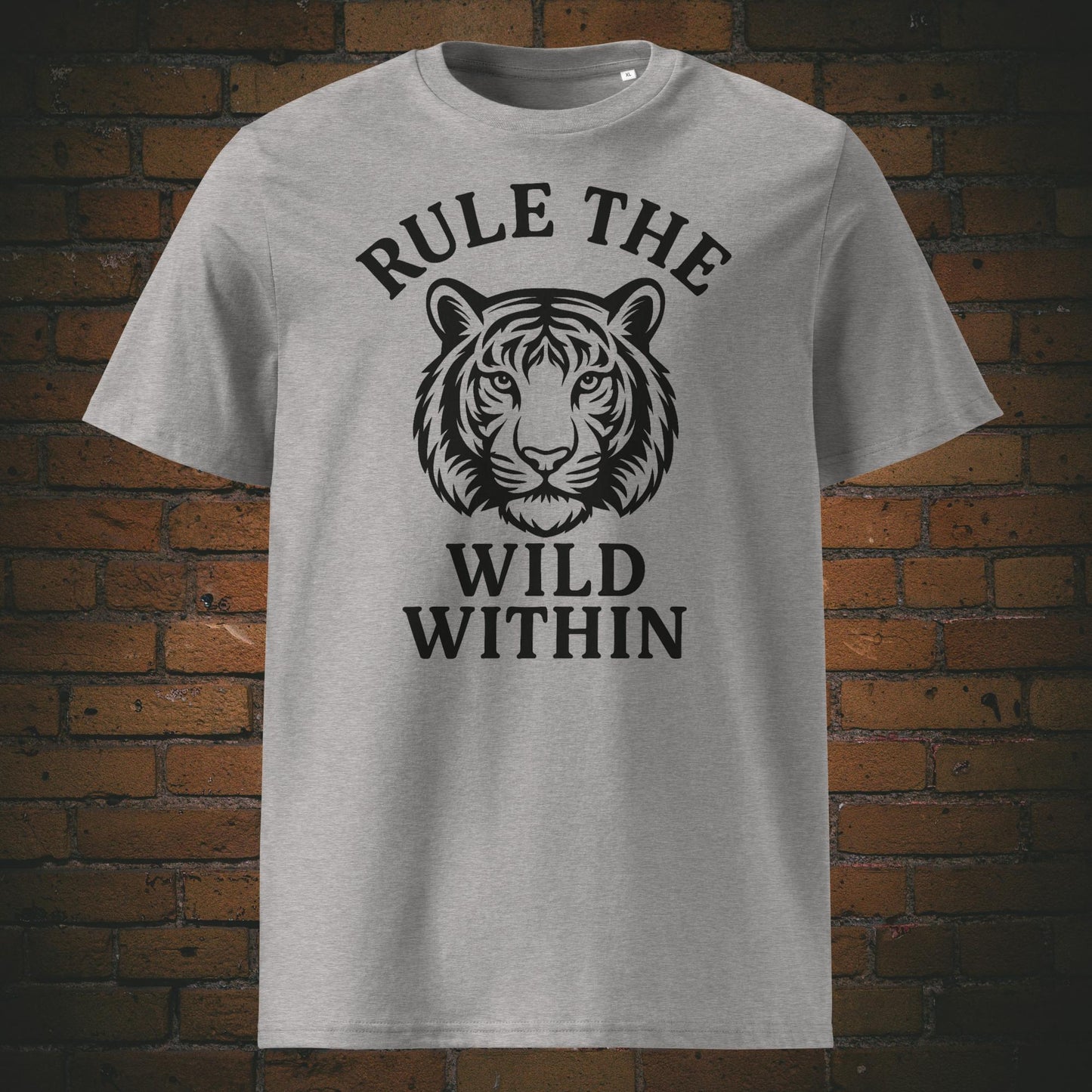 Rule the Wild Within Bio-T-Shirt – minimalistisches Tigerdesign mit Spruch - Shirtfarbe: hellgrau