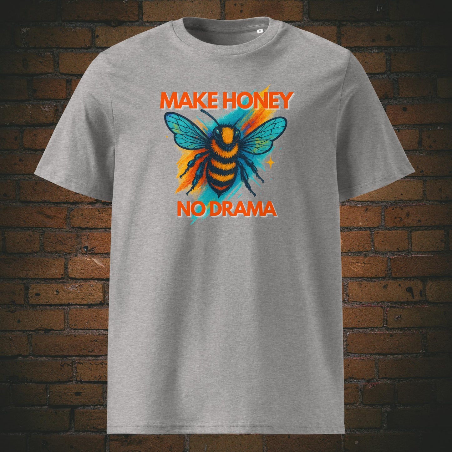 T-Shirt bedruckt mit einer bunten Biene im Urban Stil - Farbe: hellgrau