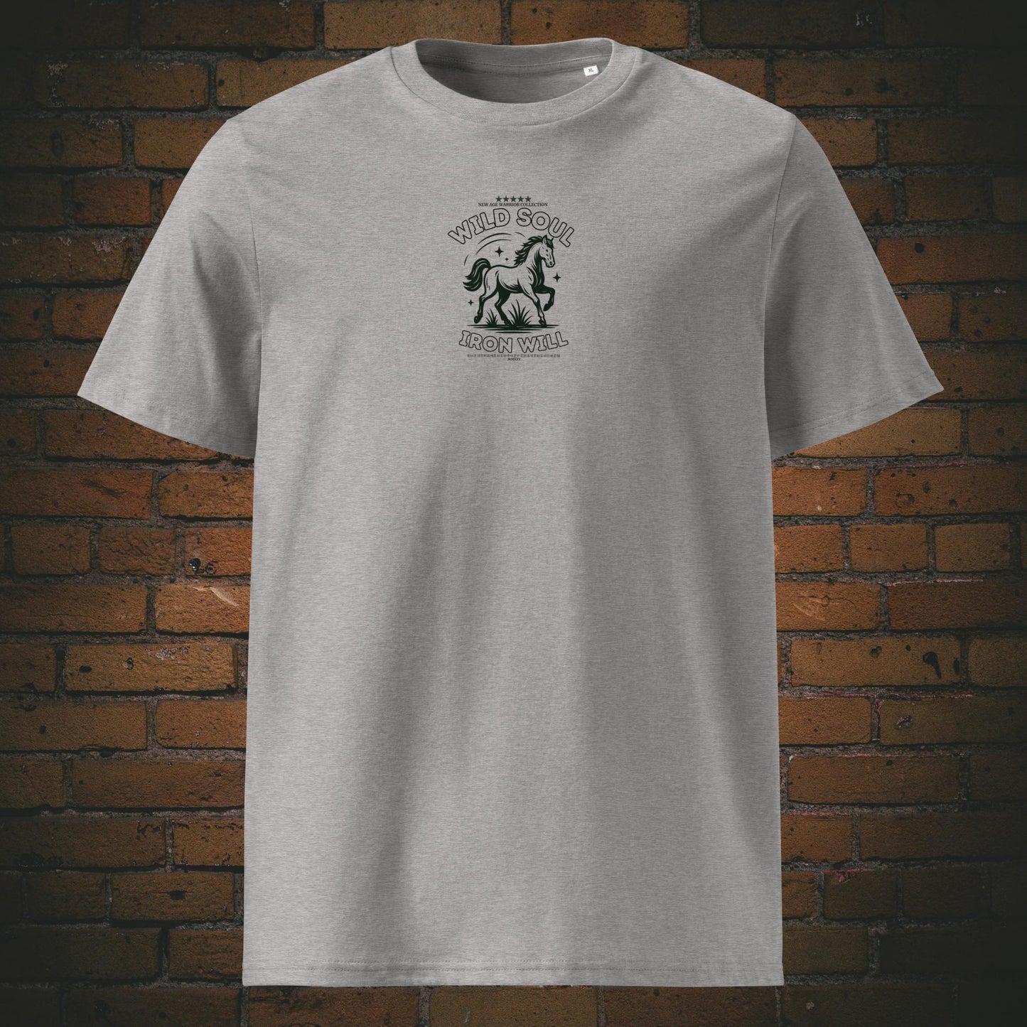 Wild Soul Iron Will – Pferd Krafttier Bio T-Shirt Unisex - Druck Vorderseite auf Bio-Baumwolle in der Farbe: hellgrau