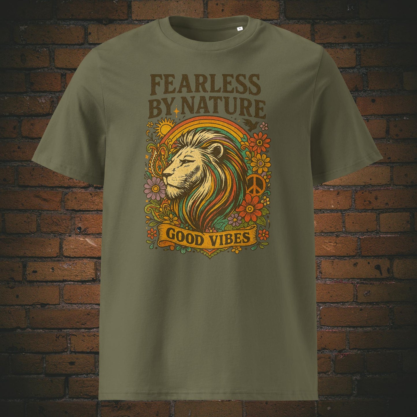 Löwenkopf mit Blumen im Hippie Style und Spruch - T-Shirt hat die Farbe: khaki