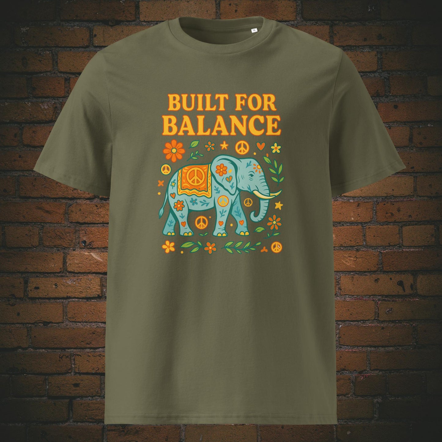Hippie Shirt mit Elefanten und bunten Elementen und Spruch - T-Shirt hat die Farbe: khaki
