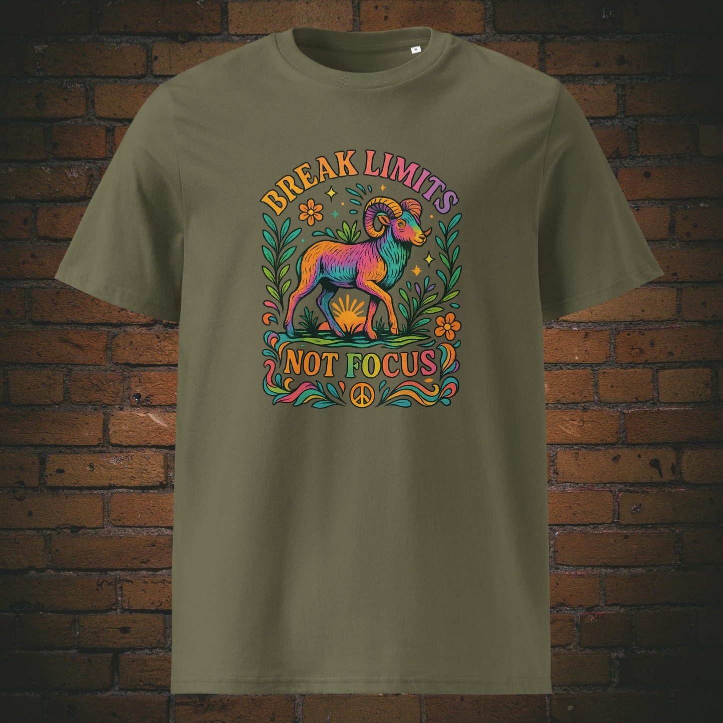 T-Shirt aus der Hippie Kollektion - Steinbock in Bunt und Spruch - gedruckt auf khakifarbener Bio-Baumwolle