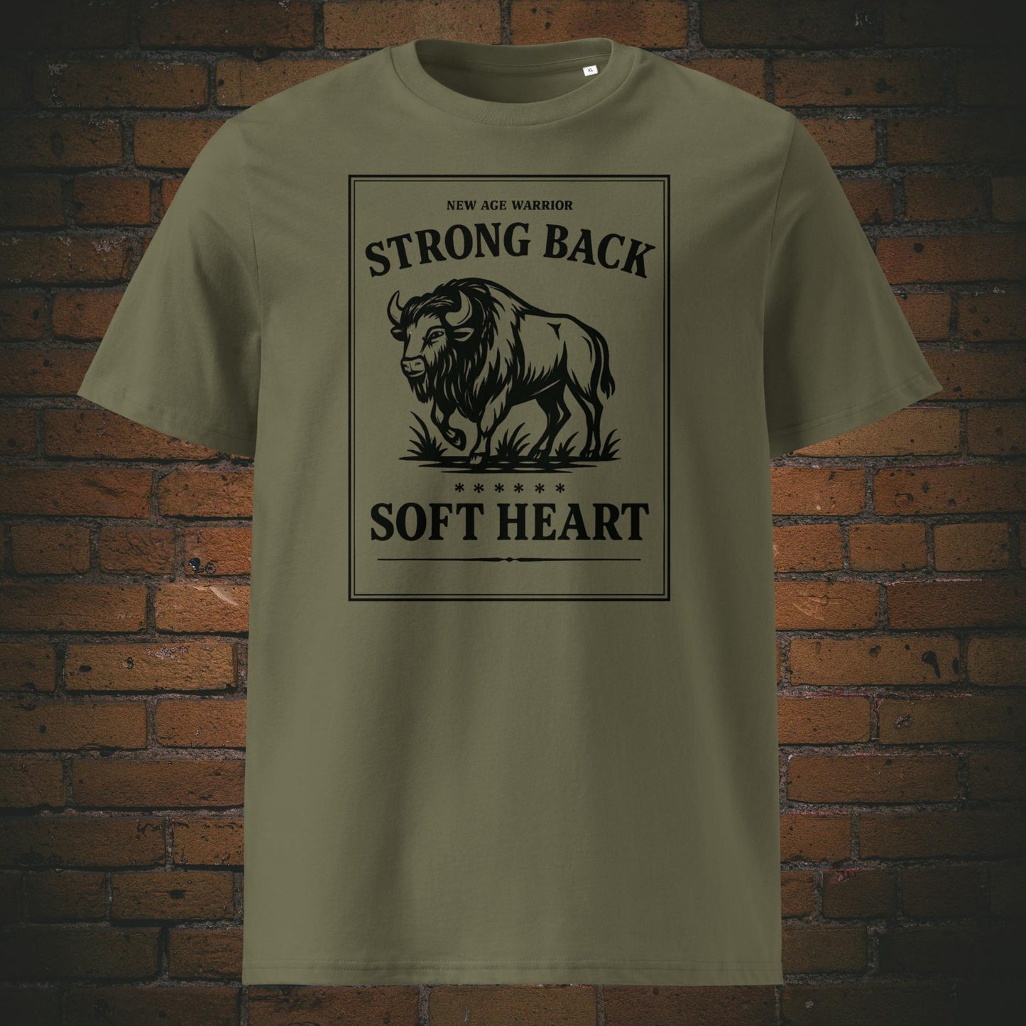 Minimalistischer Büffel in schwarz mit Spruch - Gedruckt auf T-Shirt in der Farbe: khaki