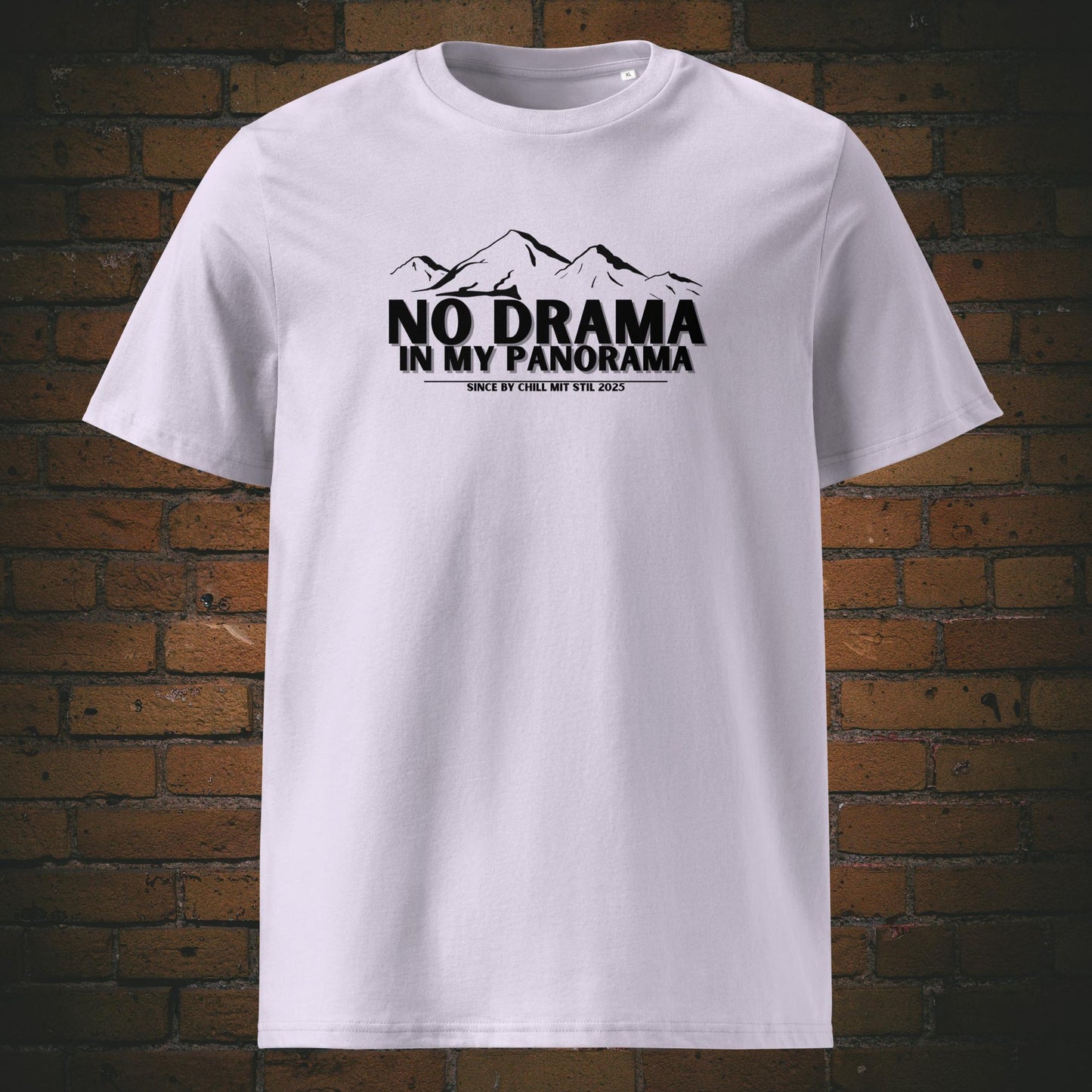 No Drama Shirt, Panorama T-Shirt, Bio Shirt mit Bergmotiv, Fair Fashion Natur, Achtsamkeit Kleidung, Statement Shirt Berge, Nachhaltige Streetwear, Unisex Shirt mit Spruch, Veganes T-Shirt mit Print, Slow Living Mode, GOTS zertifiziertes Shirt, Outdoor Shirt fair produziert, Shirt für Freigeister, Bio Baumwollshirt Natur, T-Shirt mit Humor