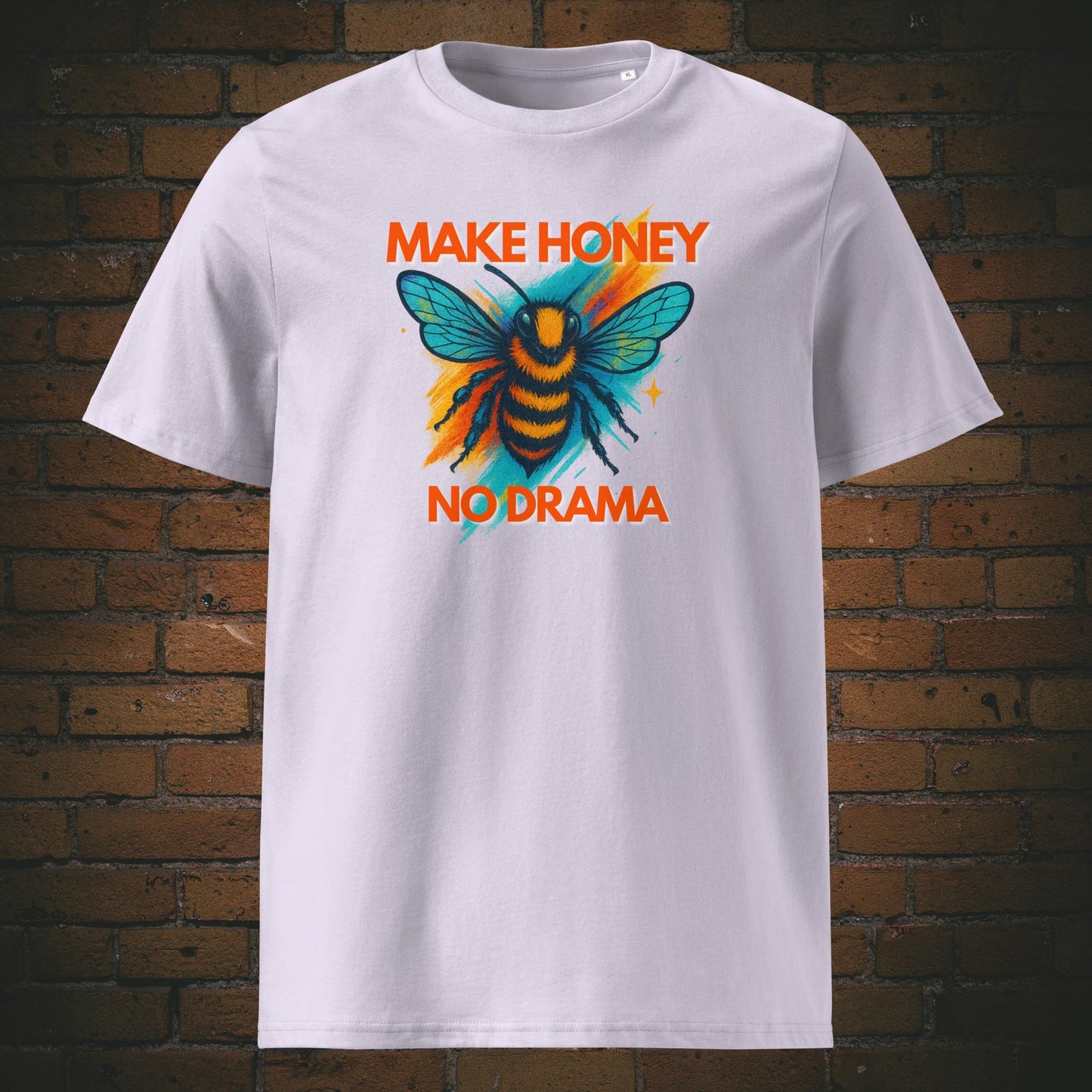 T-Shirt bedruckt mit einer bunten Biene im Urban Stil - Farbe: lavendel