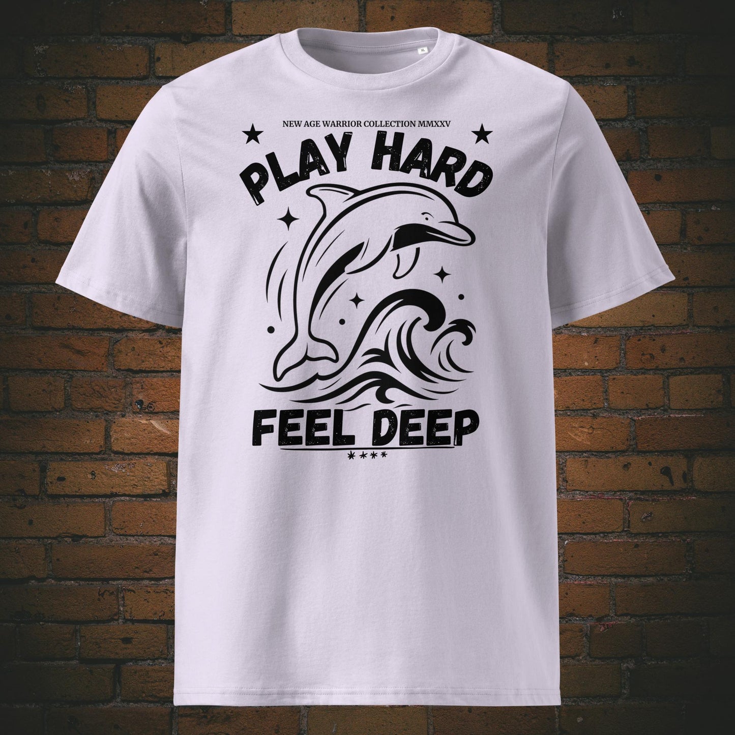 Delfin Krafttier Shirt – Minimalistisches Bio T-Shirt Unisex Schwarzes Design gedruckt auf Lavendelfarbener Baumwolle